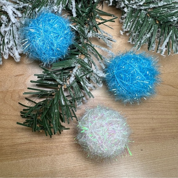 Cat sparkly rattling balls Christmas Themed handcrafted by me :) 3pc